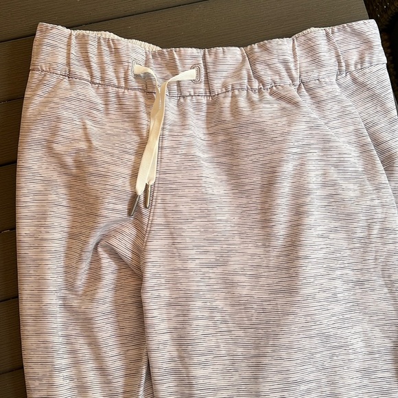 Lululemon On-the-fly Pants 12 - Picture 5 of 8
